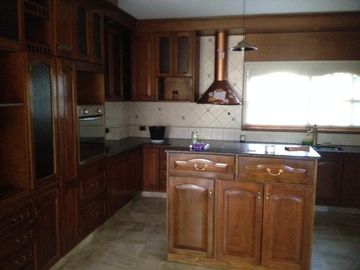 IMPORTANTE CHALET DE ESTILO MODERNO EN TEMPERLEY ESTE