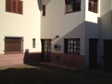 IMPORTANTE CHALET DE ESTILO MODERNO EN TEMPERLEY ESTE