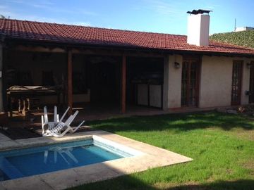 IMPORTANTE CHALET DE ESTILO MODERNO EN TEMPERLEY ESTE