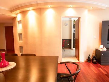 Venta Piso de 4 ambientes con balcón aterrazado, patio y cochera fija cubierta - Caballito