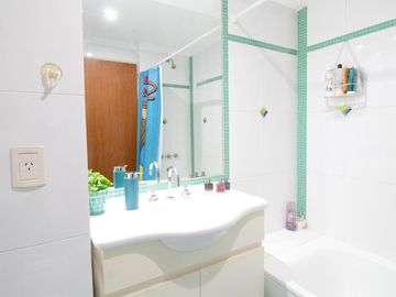 Venta Piso de 4 ambientes con balcón aterrazado, patio y cochera fija cubierta - Caballito