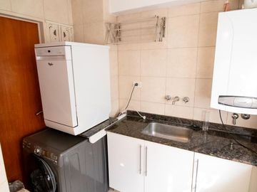 Venta Piso de 4 ambientes con balcón aterrazado, patio y cochera fija cubierta - Caballito