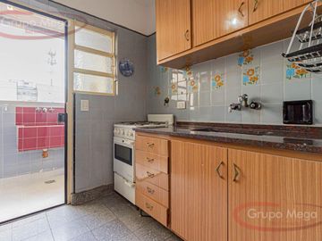 Excelente semipiso con balcón corrido