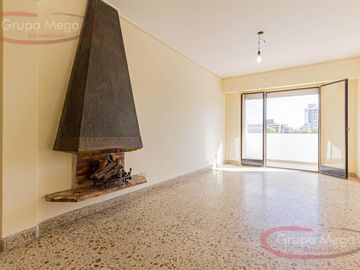 Excelente semipiso con balcón corrido