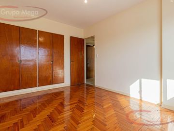 Excelente semipiso con balcón corrido