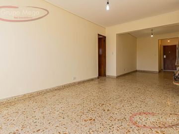 Excelente semipiso con balcón corrido