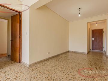 Excelente semipiso con balcón corrido