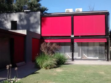 Casa en venta - 3 dormitorios 3 baños - 227mts2 - La Arbolada