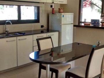 Casa en venta - 3 dormitorios 3 baños - 227mts2 - La Arbolada