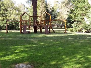 Casa en venta - 3 dormitorios 3 baños - 227mts2 - La Arbolada