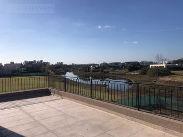 Casa en Venta Canton Norte PG 320.000 Dos Plantas con vistas a Laguna