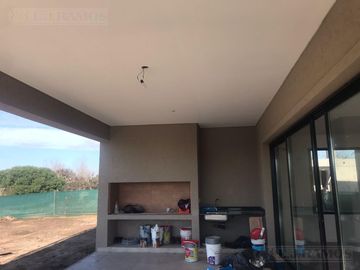 Casa en Venta Canton Norte PG 320.000 Dos Plantas con vistas a Laguna