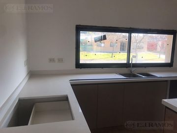 Casa en Venta Canton Norte PG 320.000 Dos Plantas con vistas a Laguna
