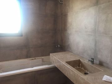 Casa en Venta Canton Norte PG 320.000 Dos Plantas con vistas a Laguna