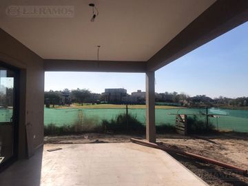 Casa en Venta Canton Norte PG 320.000 Dos Plantas con vistas a Laguna