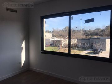 Casa en Venta Canton Norte PG 320.000 Dos Plantas con vistas a Laguna