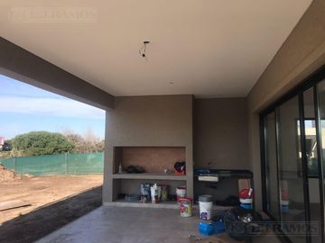 Casa en Venta Canton Norte PG 320.000 Dos Plantas con vistas a Laguna