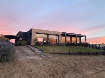 Casa en  Venta Costa Esmeralda Deportiva 1 Oportunidad Financiado