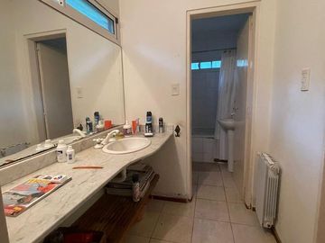 VENTA IMPONENTE CASA 3 DORMITORIOS. PARQUE. PISCINA. FUNES