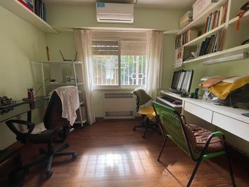 VENTA IMPONENTE CASA 3 DORMITORIOS. PARQUE. PISCINA. FUNES