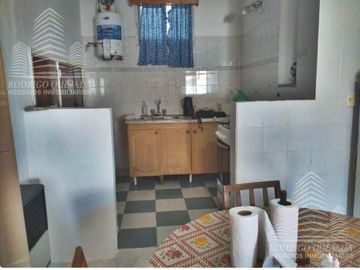 Casa mas departamento de dos ambientes en un hermoso barrio residencial de Mar de Ajo!!