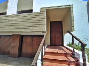Casa mas departamento de dos ambientes en un hermoso barrio residencial de Mar de Ajo!!