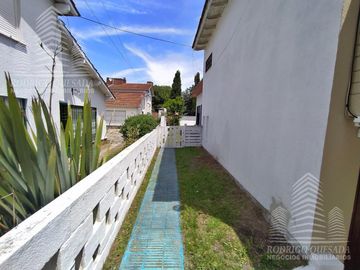Casa mas departamento de dos ambientes en un hermoso barrio residencial de Mar de Ajo!!