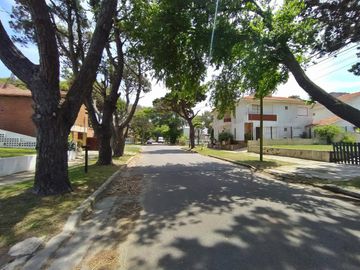 Casa mas departamento de dos ambientes en un hermoso barrio residencial de Mar de Ajo!!