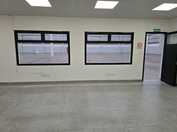 Nave Industrial en  ALQUILER  -  PILARICA