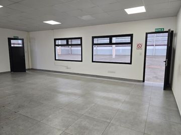 Nave Industrial en  ALQUILER  -  PILARICA
