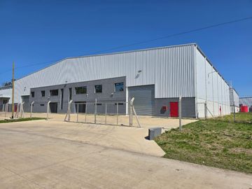 Nave Industrial en  ALQUILER  -  PILARICA
