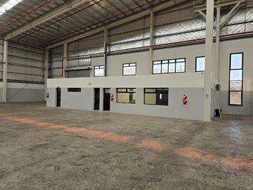 Nave Industrial en  ALQUILER  -  PILARICA