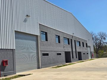 Nave Industrial en  ALQUILER  -  PILARICA