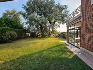 En Venta | Hermosa Propiedad en Venta en Country Club Banco Provincia - Sector V -  Propiedad Emplazada en 2 Lotes de Terreno