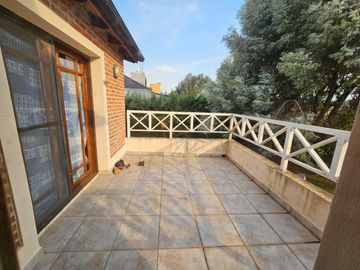 En Venta | Hermosa Propiedad en Venta en Country Club Banco Provincia - Sector V -  Propiedad Emplazada en 2 Lotes de Terreno