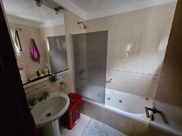 En Venta | Hermosa Propiedad en Venta en Country Club Banco Provincia - Sector V -  Propiedad Emplazada en 2 Lotes de Terreno