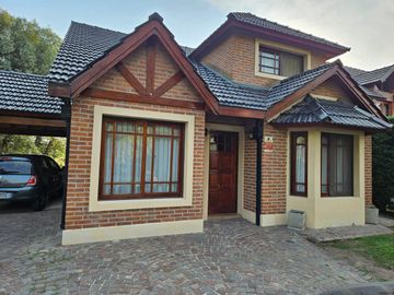 En Venta | Hermosa Propiedad en Venta en Country Club Banco Provincia - Sector V -  Propiedad Emplazada en 2 Lotes de Terreno
