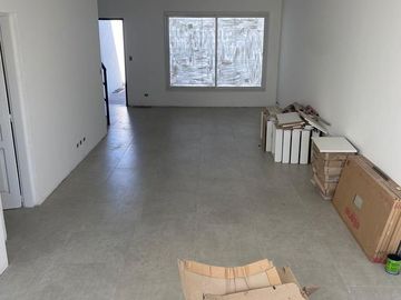 HERMOSO DUPLEX EN VENTA A ESTRENAR -ZONA OLIVOS.