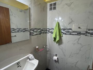 SEMI PISO 4 AMBIENTES - REFACCIONADO Y LUMINOSO - SOBRE AV SAN JUAN