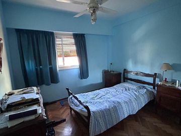 SEMI PISO 4 AMBIENTES - REFACCIONADO Y LUMINOSO - SOBRE AV SAN JUAN