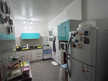 SEMI PISO 4 AMBIENTES - REFACCIONADO Y LUMINOSO - SOBRE AV SAN JUAN