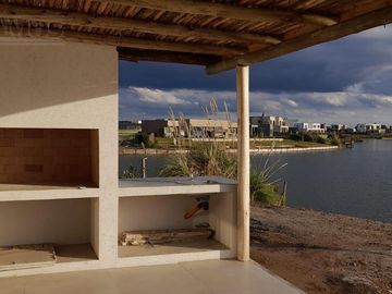 Casa - San Sebastián Area 7 cul de sac a laguna PG