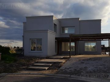 Casa - San Sebastián Area 7 cul de sac a laguna PG