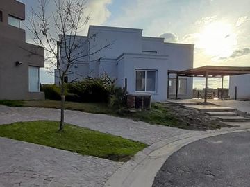 Casa - San Sebastián Area 7 cul de sac a laguna PG