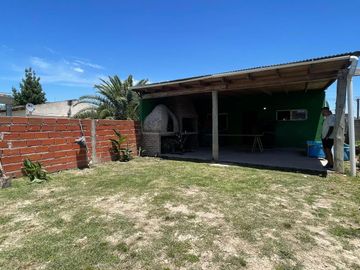 Casa de dos dormitorios en venta en Sicardi