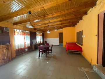 Amplia casa ubicada a solo una cuadra de Avenida San Martín