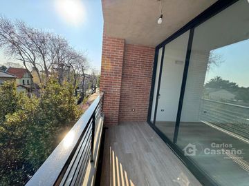 Moderno Exc. Semi.Piso 2 Amb. de Categoría con Balcón, Cochera   Quincho a Estrenar