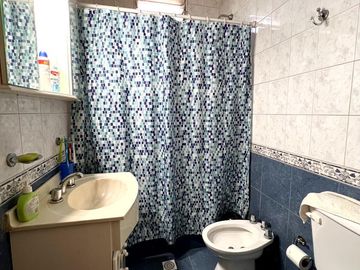 Venta casa 4 ambientes con cochera en Wilde (31928)
