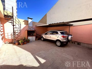 Venta casa 4 ambientes con cochera en Wilde (31928)
