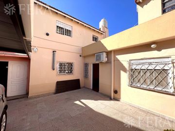 Venta casa 4 ambientes con cochera en Wilde (31928)